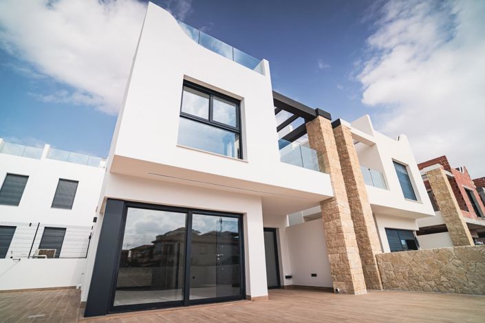 Image No.1-4 Bed Villa for sale
