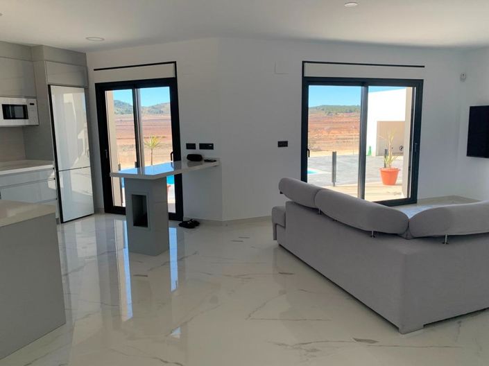 Image No.1-4 Bed Villa for sale
