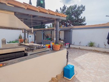 10167renovationopportunityonexpansiveplote280