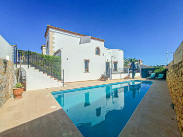 10319beautifulsemidetachedvillawithpool070425
