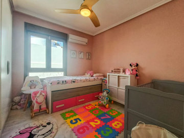 10319beautifulsemidetachedvillawithpool070425
