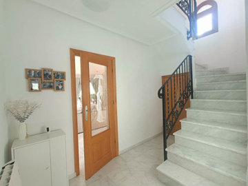 10319beautifulsemidetachedvillawithpool070425