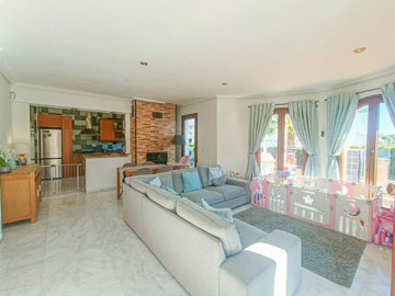 10319beautifulsemidetachedvillawithpool070425
