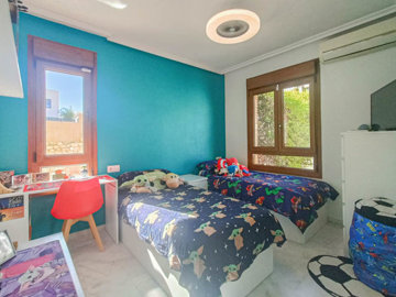 10319beautifulsemidetachedvillawithpool070425