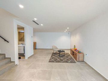10341beautifulmodernvillawithheatedpool110425