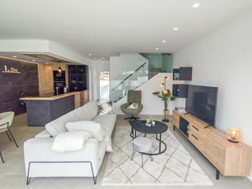 10341beautifulmodernvillawithheatedpool110425