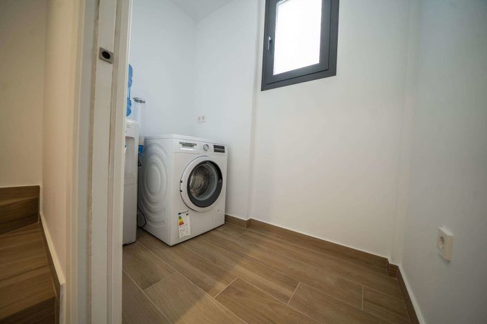 Image No.47-3 Bed Semi-Detached for sale