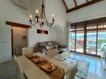 10511amazingbungalowwithevenbetterviews080525