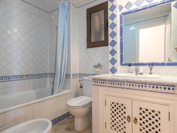 7816gorgeousgroundfloorapartmentonlasramblas1
