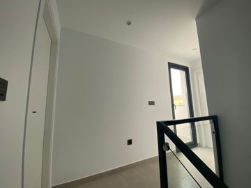 10473810