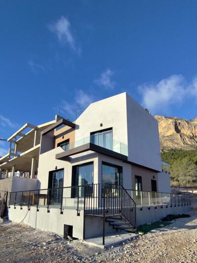 Image No.1-3 Bed Townhouse for sale