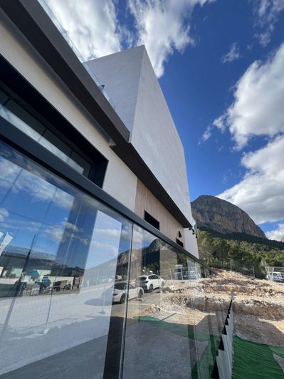 Image No.15-3 Bed Townhouse for sale