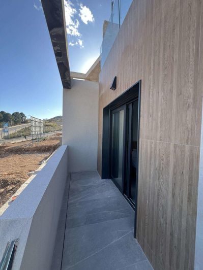 Image No.26-3 Bed Townhouse for sale