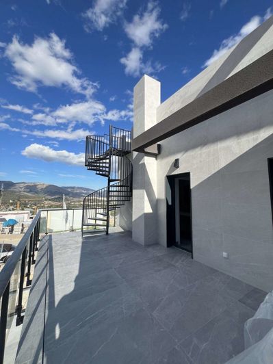 Image No.30-3 Bed Townhouse for sale