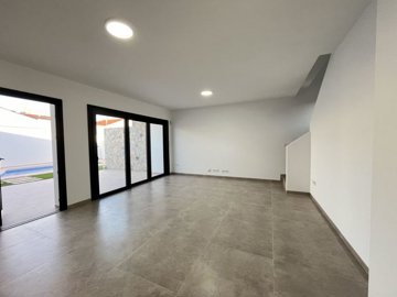 1063557