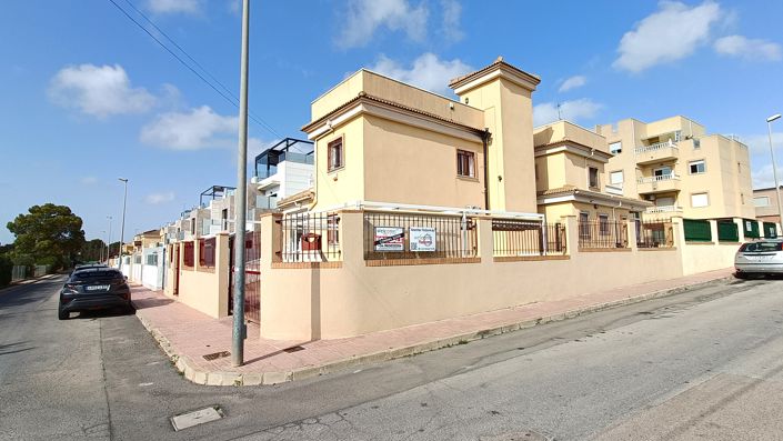 Image No.1-3 Bed Villa for sale