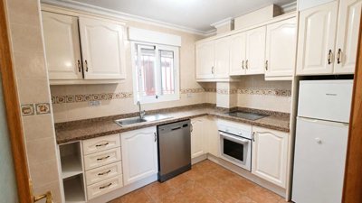 10541spaciousdetachedvillawithbasementandsola