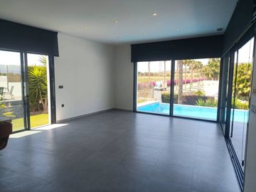 10670stunningfrontlinemodernvilla050625114156