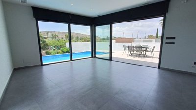 10670stunningfrontlinemodernvilla050625114330