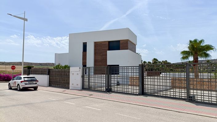 Image No.1-4 Bed Villa for sale