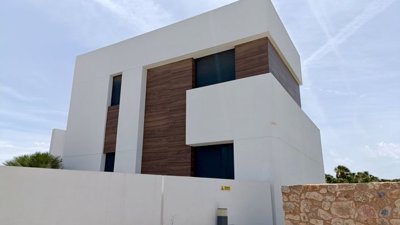 10670stunningfrontlinemodernvilla050625112640