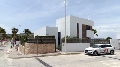 10670stunningfrontlinemodernvilla050625112637