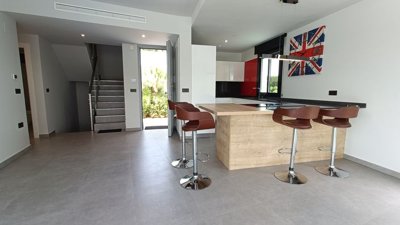 10670stunningfrontlinemodernvilla050625114136