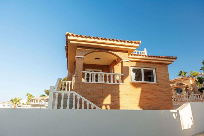 Image No.1-4 Bed Villa for sale