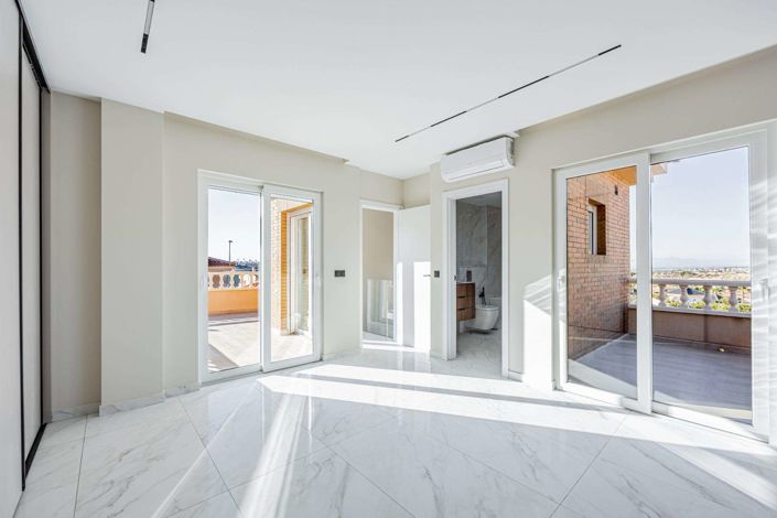 Image No.38-4 Bed Villa for sale