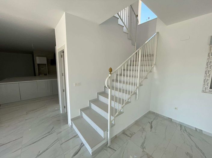 Image No.4-6 Bed Villa for sale