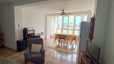 10892beautifulsecondfloorapartment11072514353