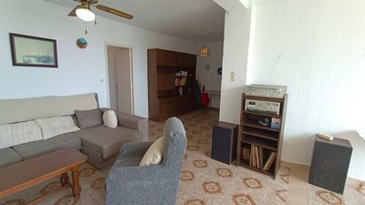 10892beautifulsecondfloorapartment11072514354