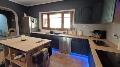 11075amazingcountryretreatwithstables18082515