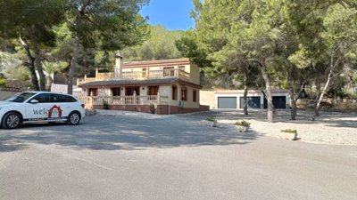 11075amazingcountryretreatwithstables18082515