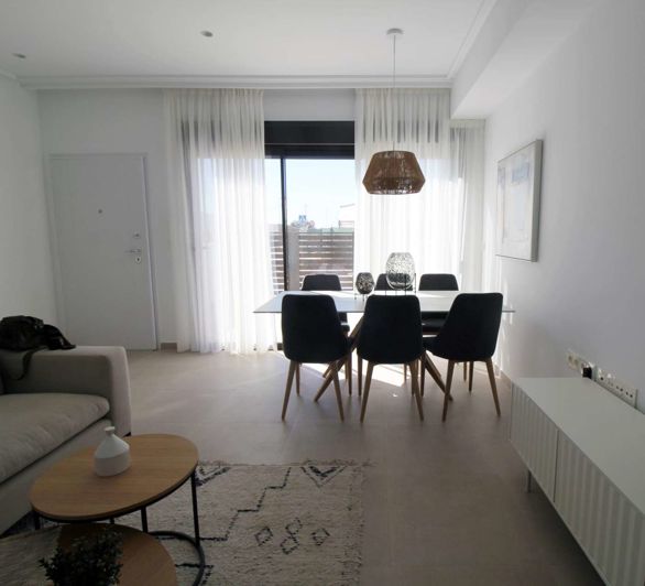 Image No.14-4 Bed Semi-Detached for sale