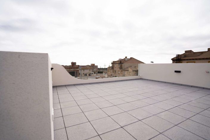 Image No.1-3 Bed Townhouse for sale