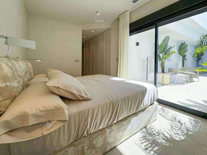 Image No.17-5 Bed Villa for sale