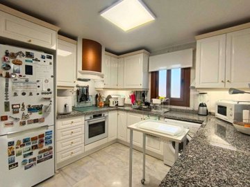 12288amazingfirstfloorapartmentforsale1311251