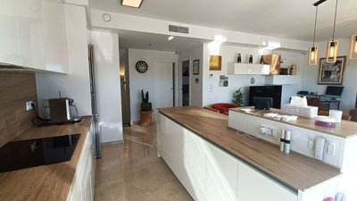 12852stunningdetachedvillawithheatedpoolandla