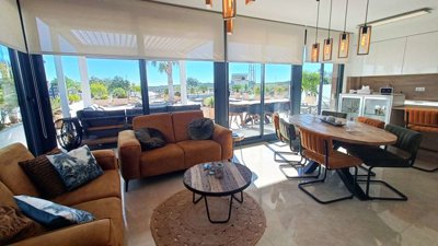 12852stunningdetachedvillawithheatedpoolandla