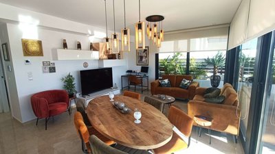 12852stunningdetachedvillawithheatedpoolandla