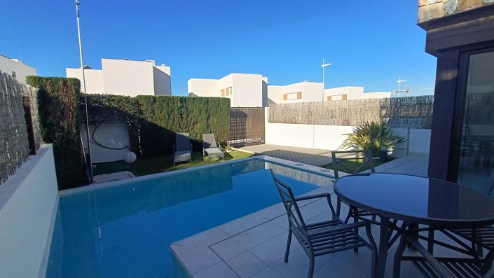 Image No.33-2 Bed Villa for sale