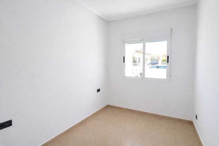 Image No.12-2 Bed Villa for sale