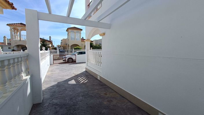 Image No.25-2 Bed Villa for sale