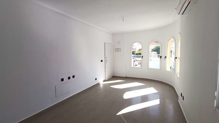 Image No.5-2 Bed Villa for sale