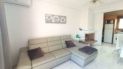 13171stunningtopfloorapartmentwithprivatesola