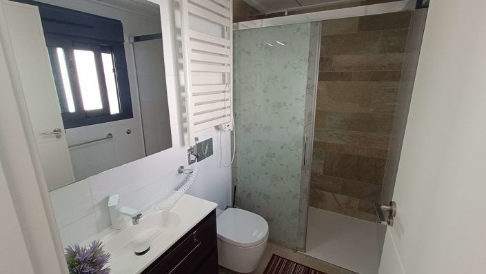 Image No.20-3 Bed Townhouse for sale