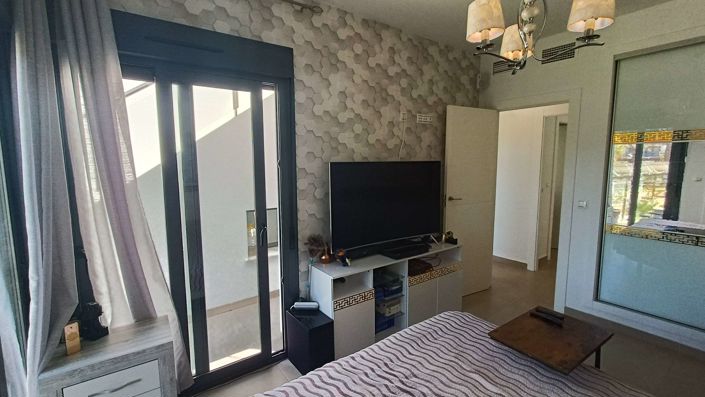 Image No.25-3 Bed Townhouse for sale