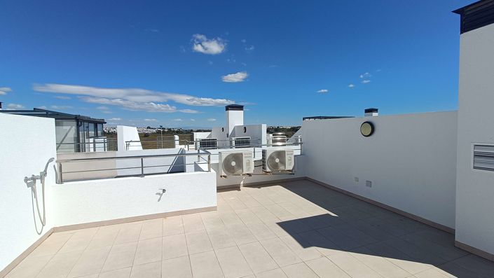 Image No.30-3 Bed Townhouse for sale