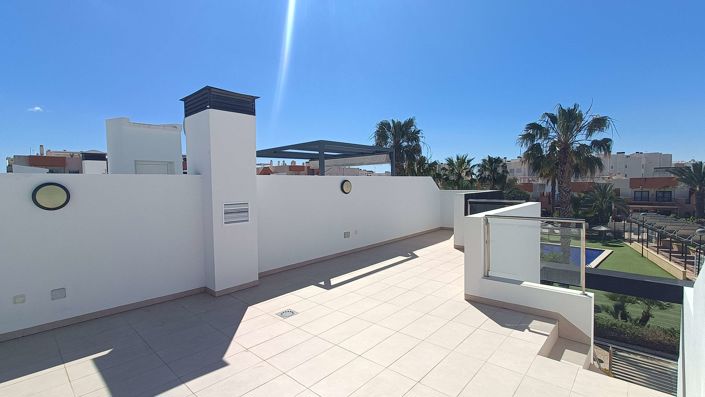 Image No.31-3 Bed Townhouse for sale